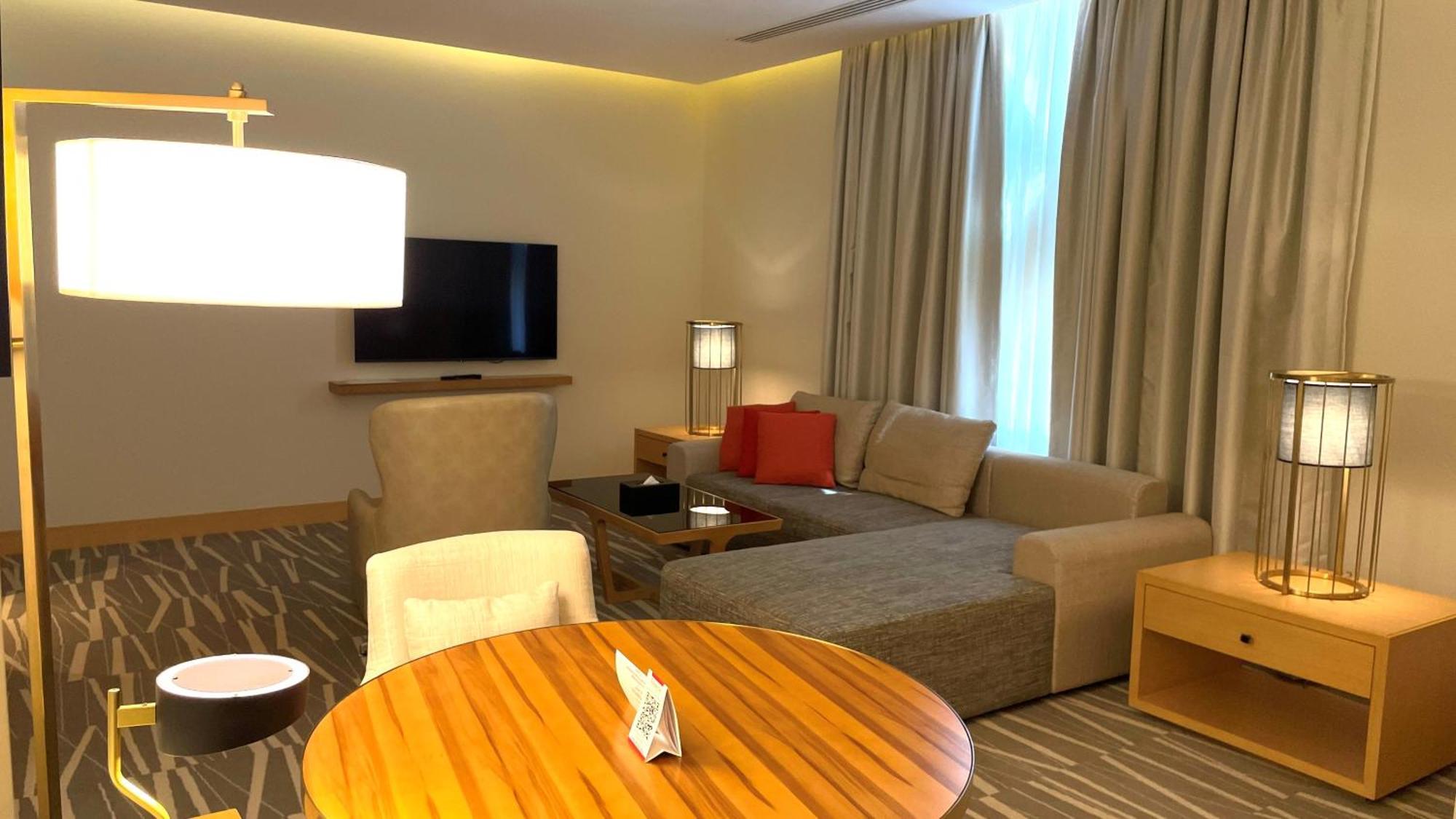 Ramada Hotel & Suites By Wyndham Al Qassim Al Bukayriah Bagian luar foto Living room of a suite