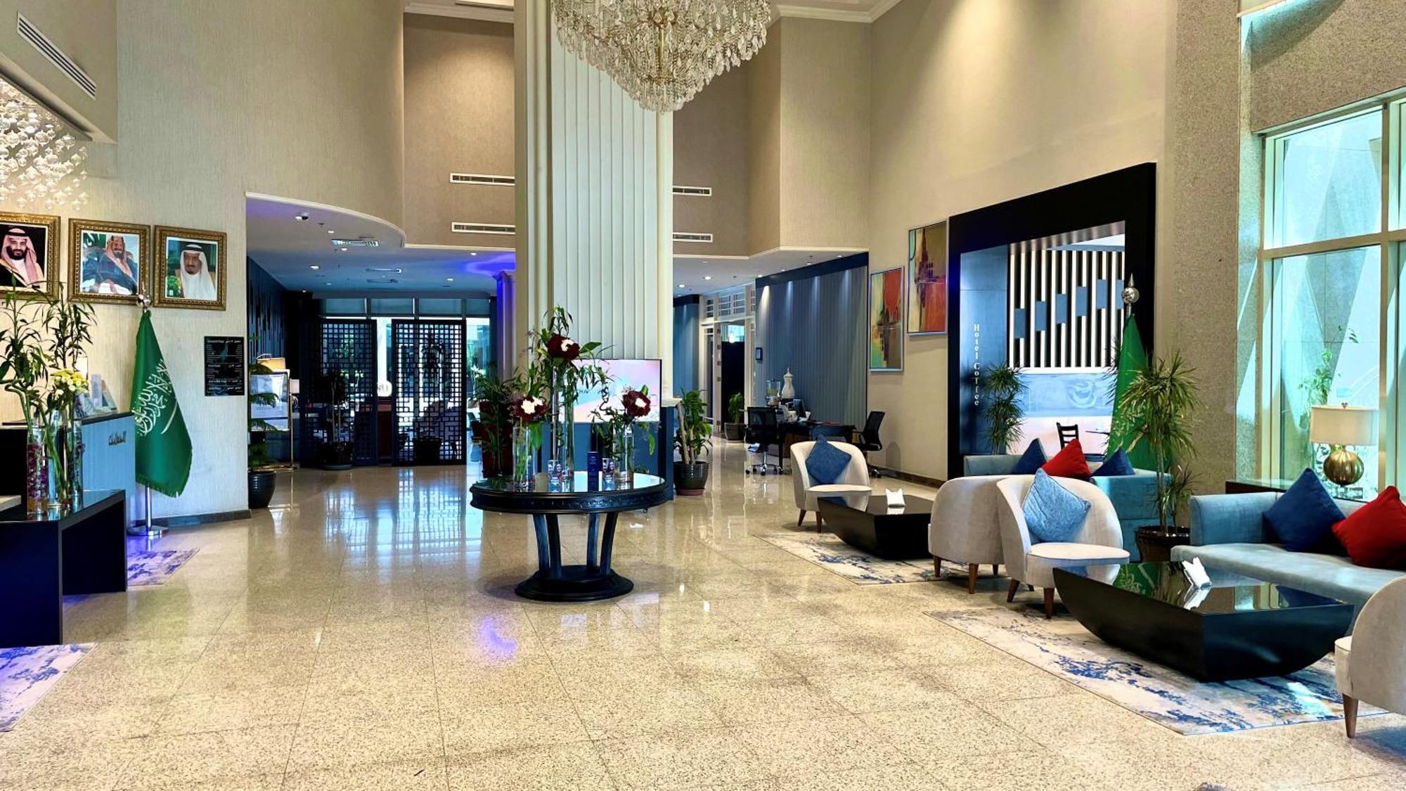 Ramada Hotel & Suites By Wyndham Al Qassim Al Bukayriah Bagian luar foto Lobby