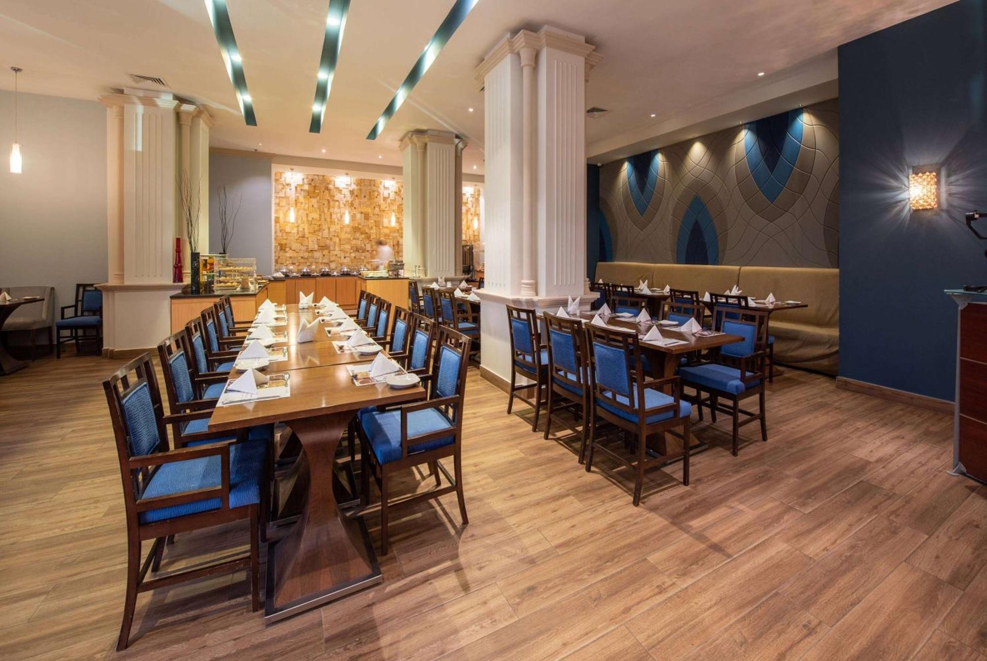 Ramada Hotel & Suites By Wyndham Al Qassim Al Bukayriah Bagian luar foto
