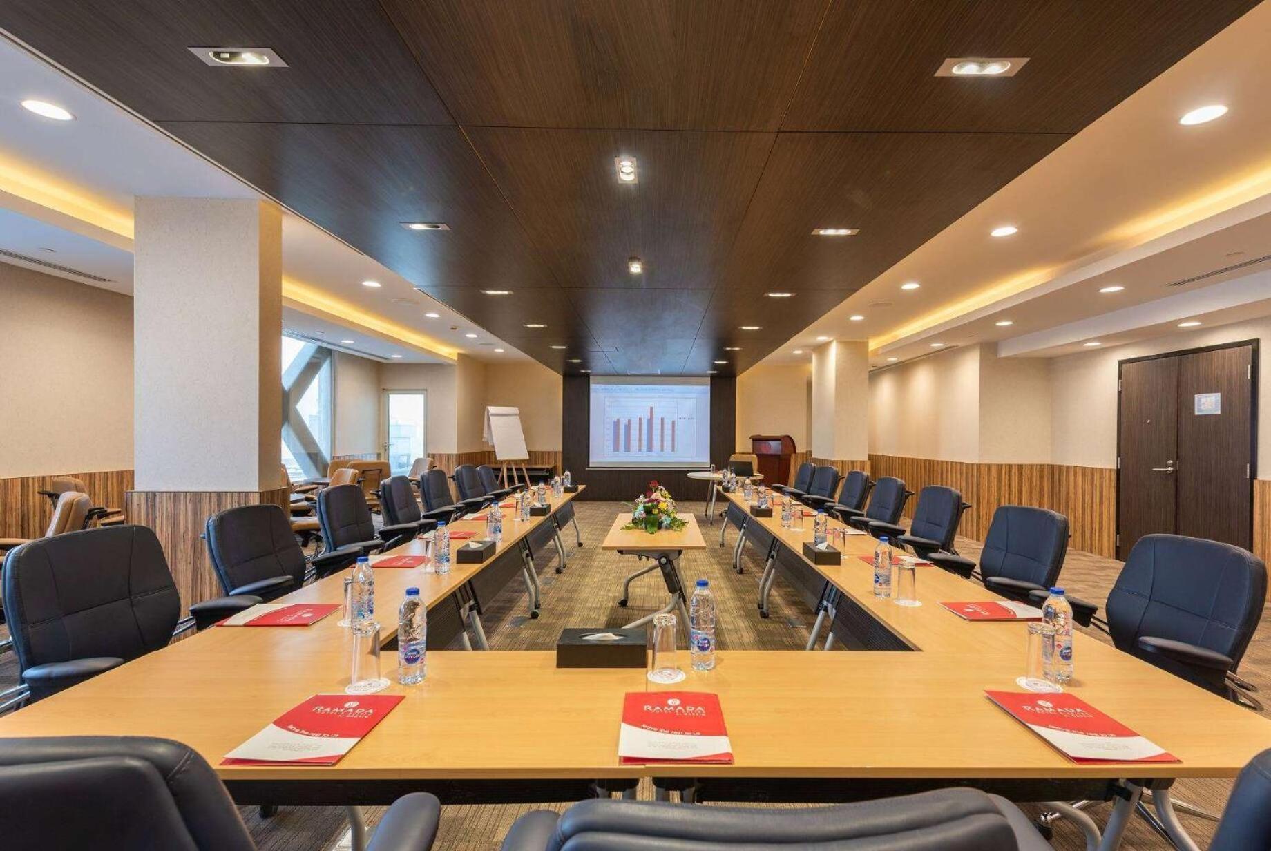 Ramada Hotel & Suites By Wyndham Al Qassim Al Bukayriah Bagian luar foto