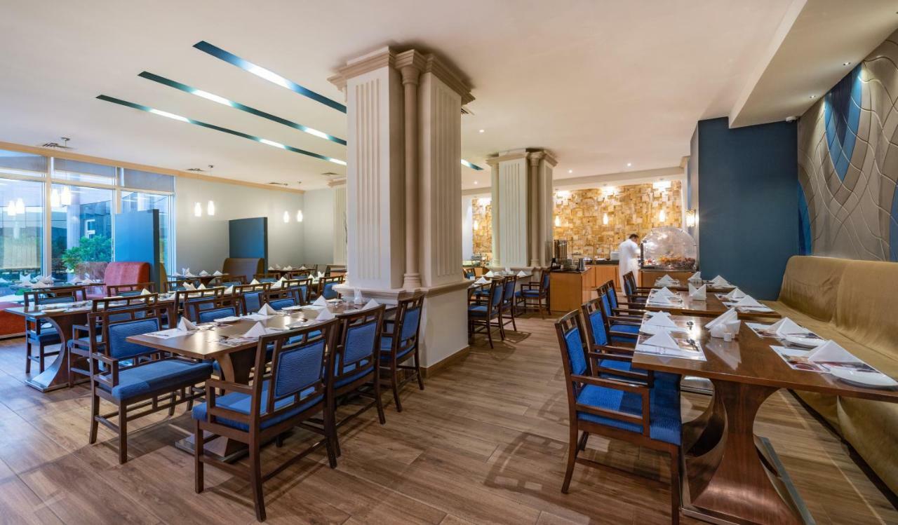 Ramada Hotel & Suites By Wyndham Al Qassim Al Bukayriah Bagian luar foto The restaurant