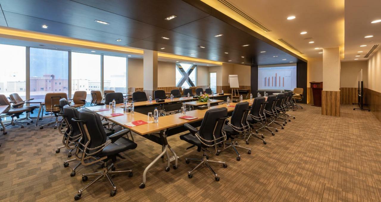 Ramada Hotel & Suites By Wyndham Al Qassim Al Bukayriah Bagian luar foto Meeting room at the hotel